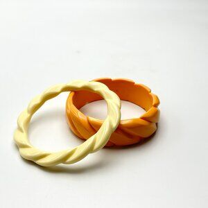Lemons and Oranges — Vintage Carved Lucite Bangles Pairing — Size 8 — EUC
